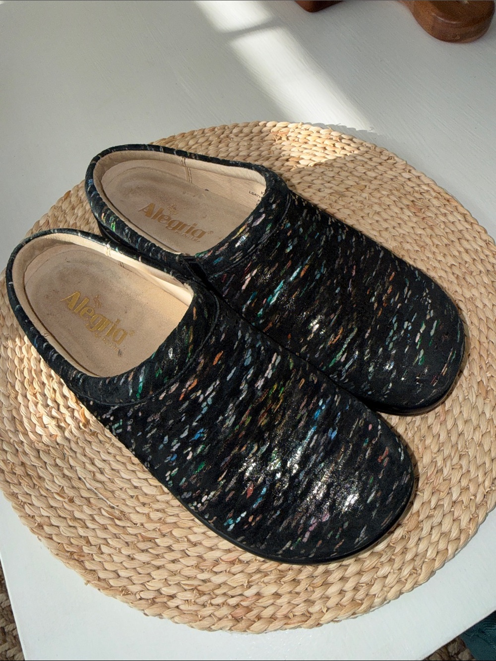 Alegria Kayla Black Clogs with Multicolor Speckle Accents size 7